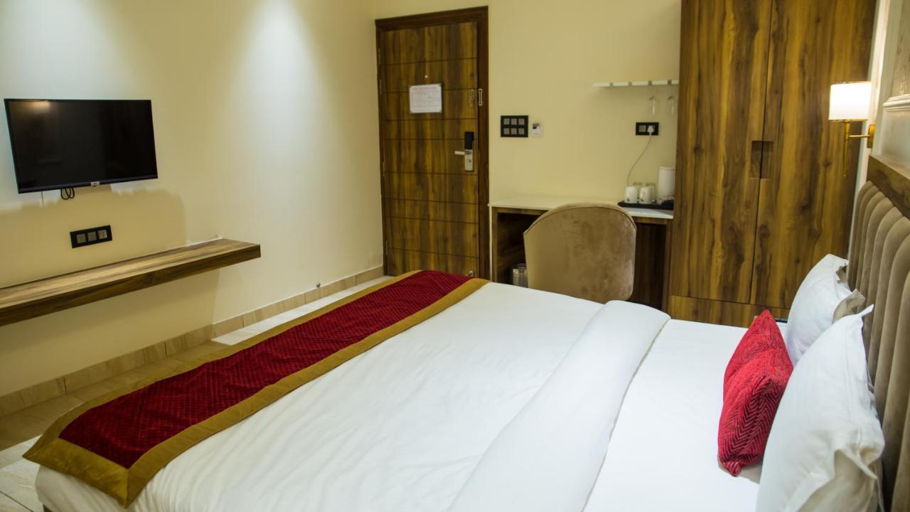 Hotel Royal 9 Meerut Luaran gambar